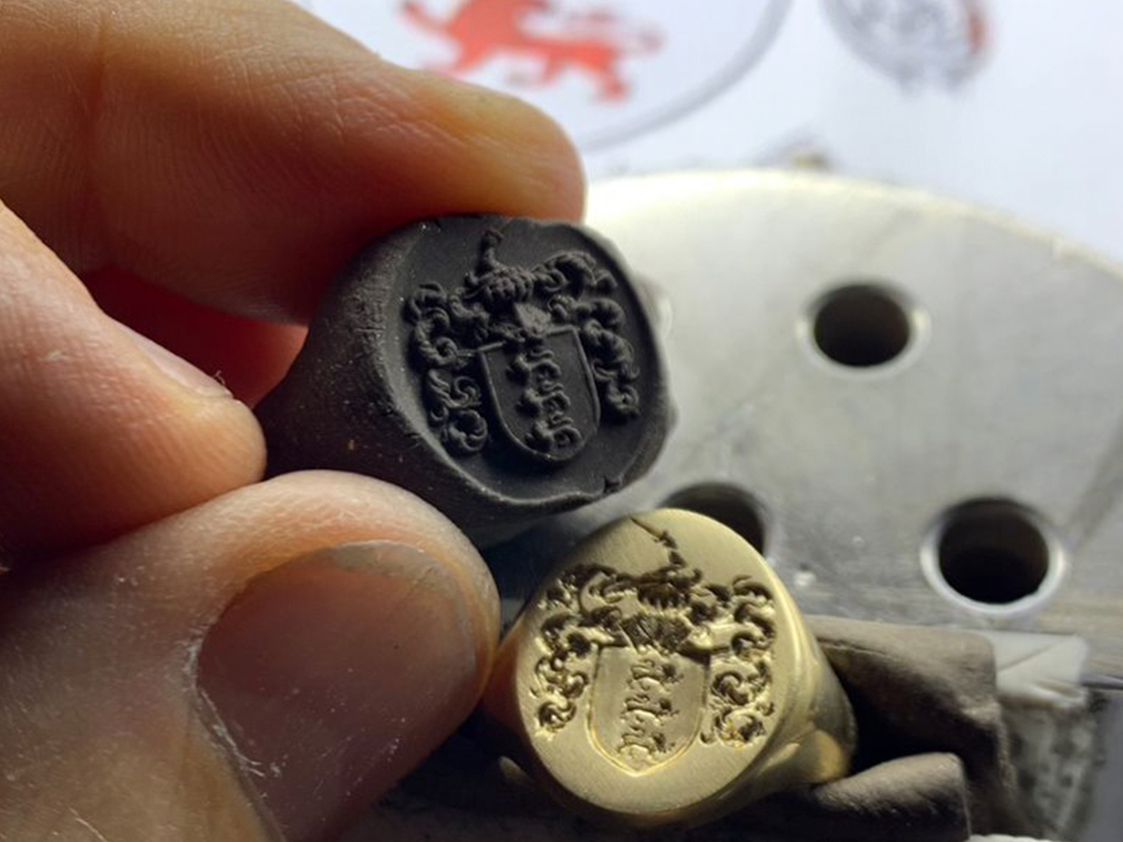 Gold signet ring with traditional coat of arms engraving