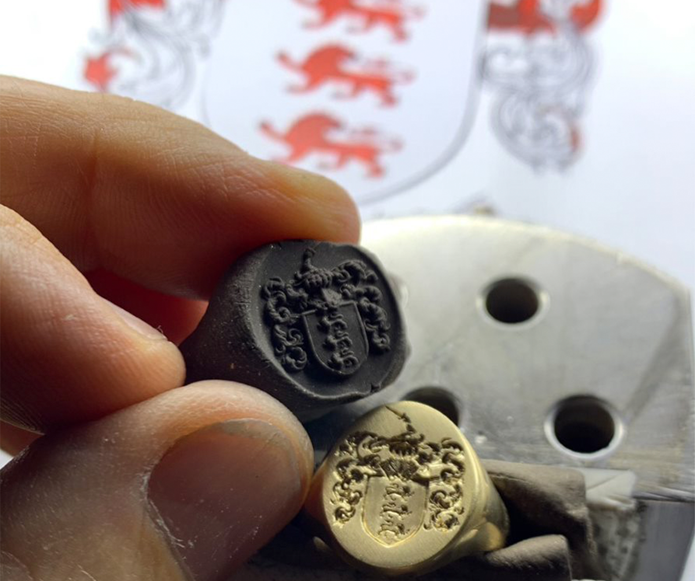 Gold signet ring with traditional coat of arms engraving